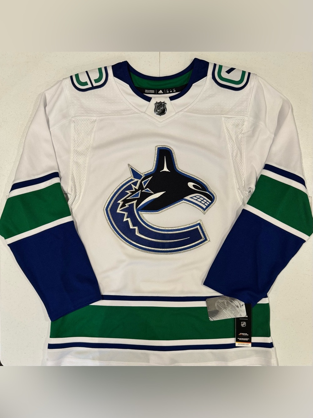 Brand New Adidas Vancouver Canucks NHL Hockey Jersey size 46